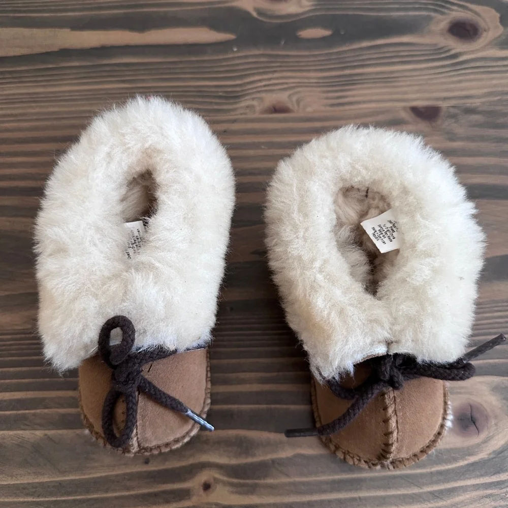 Baby Minnetonka Sheepskin Slippers Size 1 Brown Leather Soft Sole